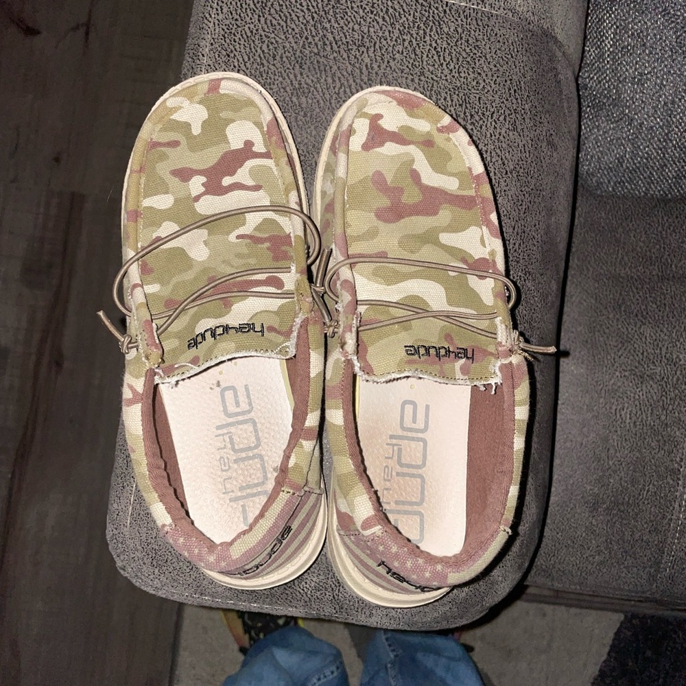Hey Dude size 5y 6w Tan Camo Slip-Ons